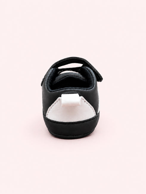 Retro Lace-Up Sneakers (Black)