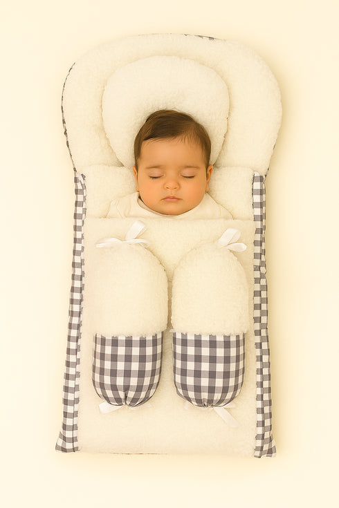 Checkered Bow Carry Nest with Booties