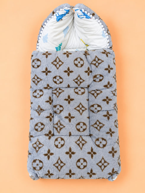 Elegant Monogram Pattern Sleeping Carry Nest (Grey)