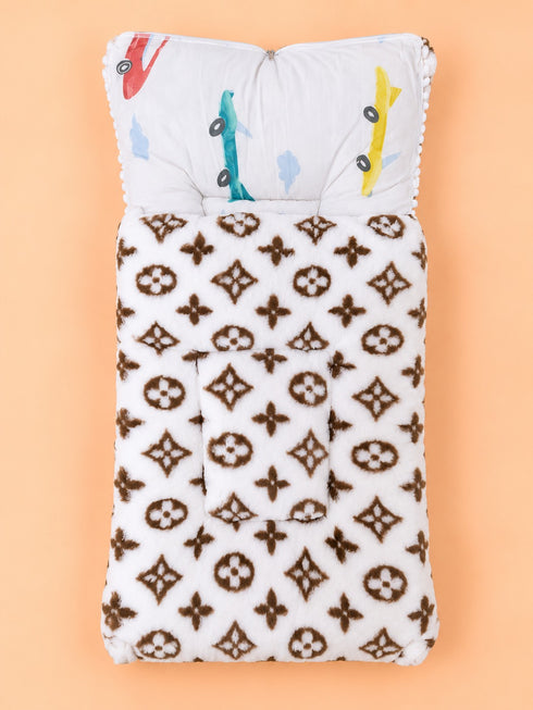Elegant Monogram Pattern Sleeping Carry Nest (White)