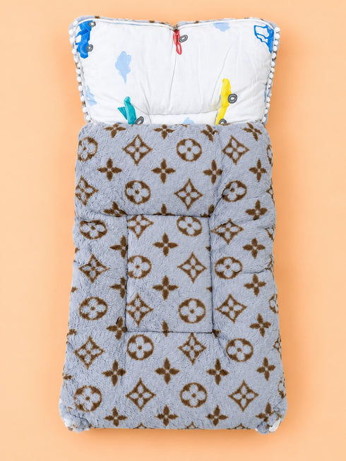 Elegant Monogram Pattern Sleeping Carry Nest (Grey)