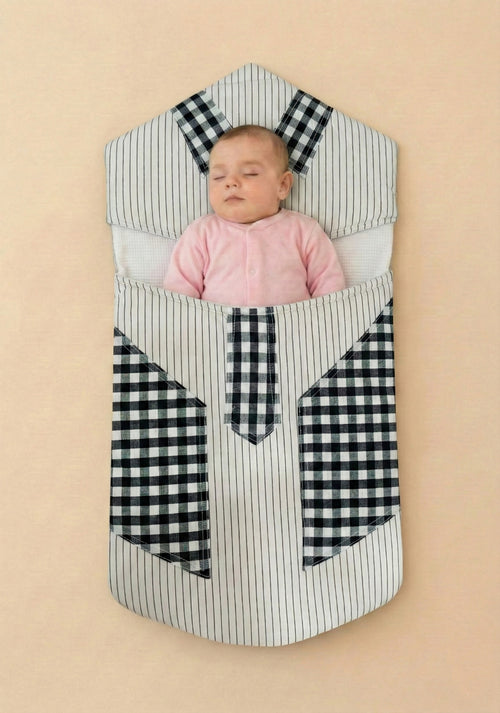 Checkered & Stiped Cozzy Carry Nest (Black & White)